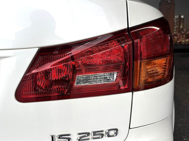 ＩＳ ＩＳ２５０　（禁煙車）（メーカーＨＤＤナビ）（バックカメラ）（クルーズコントロール）（クリアランスソナー）（スマートキー）（パワーシート）（フルセグ）（ＥＴＣ）（パドルシフト）（ＨＩＤ）（純正１７インチＡＷ）（46枚目）