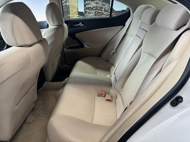 ＩＳ ＩＳ２５０　（禁煙車）（メーカーＨＤＤナビ）（バックカメラ）（クルーズコントロール）（クリアランスソナー）（スマートキー）（パワーシート）（フルセグ）（ＥＴＣ）（パドルシフト）（ＨＩＤ）（純正１７インチＡＷ）（50枚目）