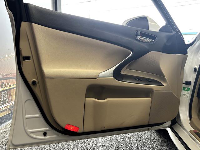 ＩＳ ＩＳ２５０　（禁煙車）（メーカーＨＤＤナビ）（バックカメラ）（クルーズコントロール）（クリアランスソナー）（スマートキー）（パワーシート）（フルセグ）（ＥＴＣ）（パドルシフト）（ＨＩＤ）（純正１７インチＡＷ）（51枚目）