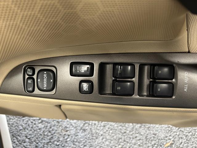 ＩＳ ＩＳ２５０　（禁煙車）（メーカーＨＤＤナビ）（バックカメラ）（クルーズコントロール）（クリアランスソナー）（スマートキー）（パワーシート）（フルセグ）（ＥＴＣ）（パドルシフト）（ＨＩＤ）（純正１７インチＡＷ）（52枚目）