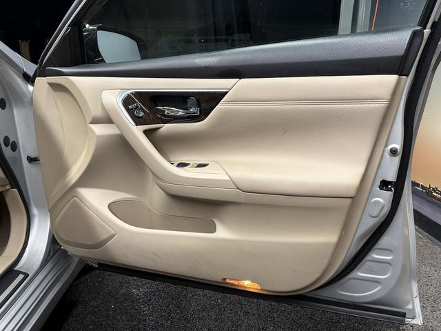 ティアナ XL (純正SDナビ)(バックカメラ)(エマージェンシーブレーキ)(コーナーセンサー)(HID)(スマートキー)(パワーシート)(ビルトインETC)(Bluetoothオーディオ)(純正16インチAW)(51枚目)