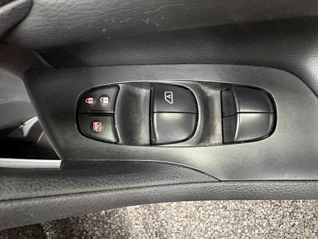 ティアナ XL (禁煙車)(メーカーナビ)(アラウンドビュー)(コーナーセンサー)(クルコン)(スマートキー)(パワーシート)(オットマン)(ETC)(Bluetoothオーディオ)(HID)(純正16インチAW)(40枚目)