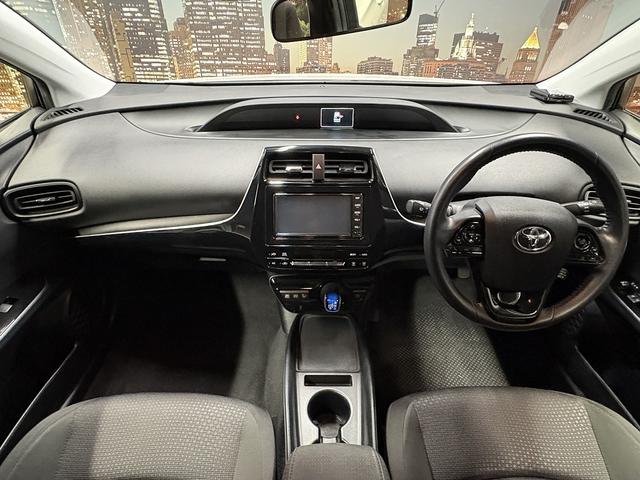 プリウス Ｓ　（禁煙車）（後期型）（フルエアロ）（純正ＳＤナビ）（バックカメラ）（レーダークルーズ）（スマートキー）（ＬＥＤヘッドライト）（ＥＴＣ）（Ｂｌｕｅｔｏｏｔｈオーディオ）（純正１５インチＡＷ）（5枚目）