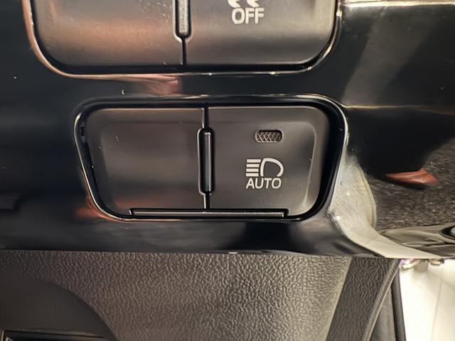 プリウス Ｓ　（禁煙車）（後期型）（フルエアロ）（純正ＳＤナビ）（バックカメラ）（レーダークルーズ）（スマートキー）（ＬＥＤヘッドライト）（ＥＴＣ）（Ｂｌｕｅｔｏｏｔｈオーディオ）（純正１５インチＡＷ）（9枚目）