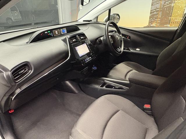 プリウス Ｓ　（禁煙車）（後期型）（フルエアロ）（純正ＳＤナビ）（バックカメラ）（レーダークルーズ）（スマートキー）（ＬＥＤヘッドライト）（ＥＴＣ）（Ｂｌｕｅｔｏｏｔｈオーディオ）（純正１５インチＡＷ）（24枚目）