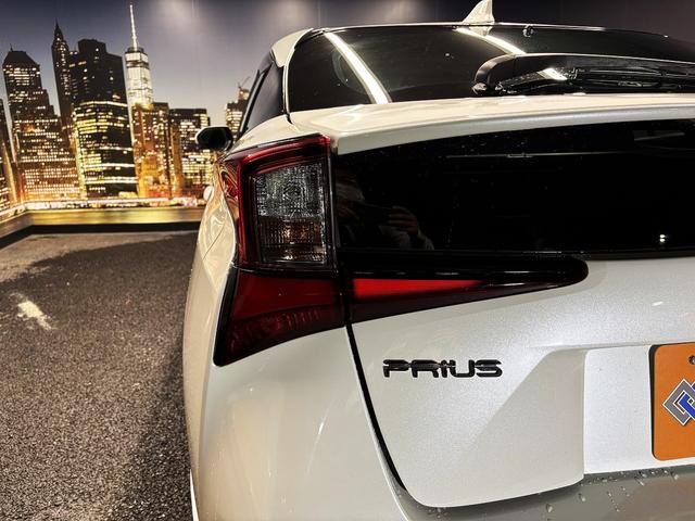 プリウス Ｓ　（禁煙車）（後期型）（フルエアロ）（純正ＳＤナビ）（バックカメラ）（レーダークルーズ）（スマートキー）（ＬＥＤヘッドライト）（ＥＴＣ）（Ｂｌｕｅｔｏｏｔｈオーディオ）（純正１５インチＡＷ）（29枚目）