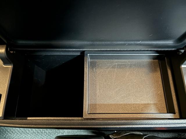 プリウス Ｓ　（禁煙車）（後期型）（フルエアロ）（純正ＳＤナビ）（バックカメラ）（レーダークルーズ）（スマートキー）（ＬＥＤヘッドライト）（ＥＴＣ）（Ｂｌｕｅｔｏｏｔｈオーディオ）（純正１５インチＡＷ）（32枚目）