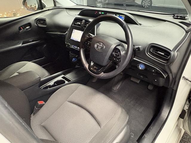 プリウス Ｓ　（禁煙車）（後期型）（フルエアロ）（純正ＳＤナビ）（バックカメラ）（レーダークルーズ）（スマートキー）（ＬＥＤヘッドライト）（ＥＴＣ）（Ｂｌｕｅｔｏｏｔｈオーディオ）（純正１５インチＡＷ）（33枚目）