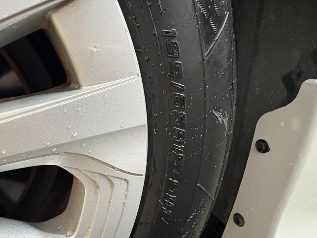 プリウス Ｓ　（禁煙車）（後期型）（フルエアロ）（純正ＳＤナビ）（バックカメラ）（レーダークルーズ）（スマートキー）（ＬＥＤヘッドライト）（ＥＴＣ）（Ｂｌｕｅｔｏｏｔｈオーディオ）（純正１５インチＡＷ）（38枚目）