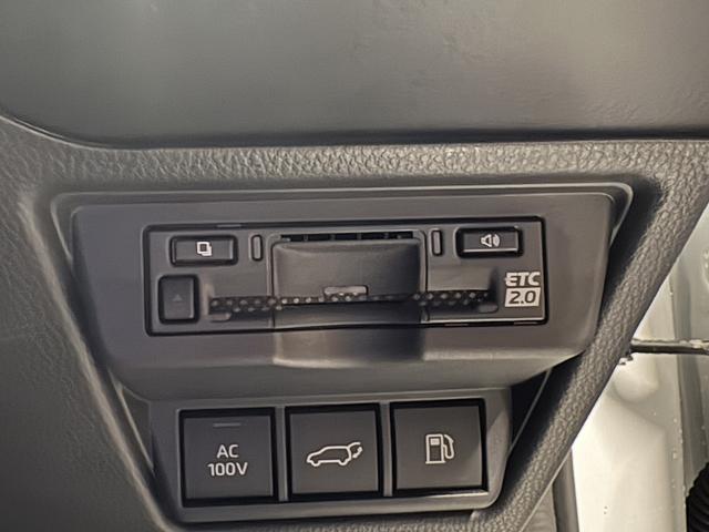 プリウス Z (禁煙車)(黒革シート)(メーカーナビ)(全周囲カメラ)(レーダークルーズ)(クリアランスソナー)(LEDヘッドライト)(パワーシート)(シートエアコン)(パワーバックドア)(純正19インチAW)(11枚目)