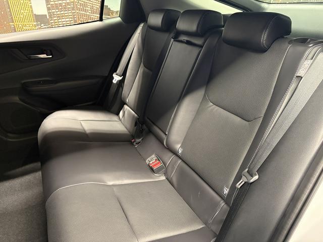 プリウス Z (禁煙車)(黒革シート)(メーカーナビ)(全周囲カメラ)(レーダークルーズ)(クリアランスソナー)(LEDヘッドライト)(パワーシート)(シートエアコン)(パワーバックドア)(純正19インチAW)(27枚目)