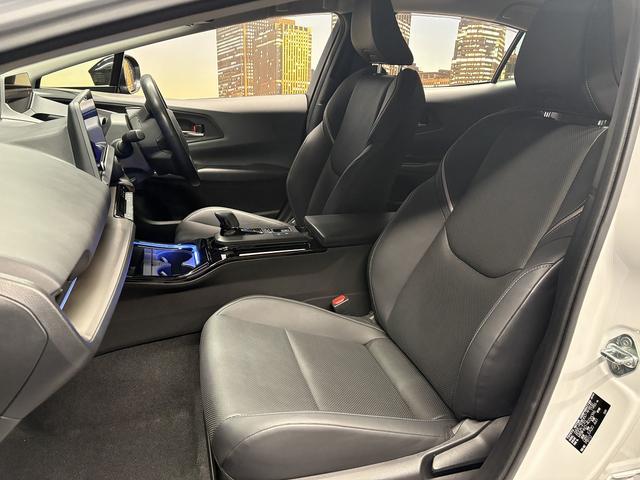 プリウス Z (禁煙車)(黒革シート)(メーカーナビ)(全周囲カメラ)(レーダークルーズ)(クリアランスソナー)(LEDヘッドライト)(パワーシート)(シートエアコン)(パワーバックドア)(純正19インチAW)(31枚目)