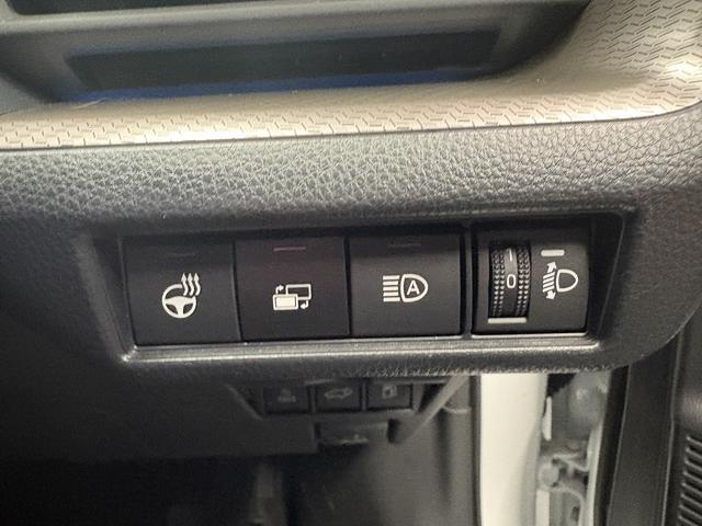 プリウス Z (禁煙車)(黒革シート)(メーカーナビ)(全周囲カメラ)(レーダークルーズ)(クリアランスソナー)(LEDヘッドライト)(パワーシート)(シートエアコン)(パワーバックドア)(純正19インチAW)(39枚目)