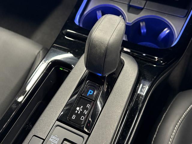 プリウス Z (禁煙車)(黒革シート)(メーカーナビ)(全周囲カメラ)(レーダークルーズ)(クリアランスソナー)(LEDヘッドライト)(パワーシート)(シートエアコン)(パワーバックドア)(純正19インチAW)(45枚目)