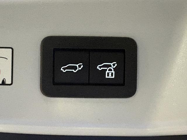 プリウス Z (禁煙車)(黒革シート)(メーカーナビ)(全周囲カメラ)(レーダークルーズ)(クリアランスソナー)(LEDヘッドライト)(パワーシート)(シートエアコン)(パワーバックドア)(純正19インチAW)(56枚目)