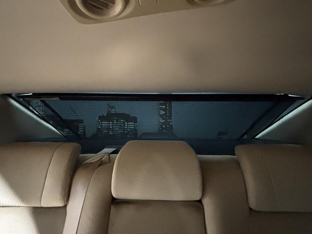 クラウンハイブリッド ロイヤルサルーン　（禁煙車）（メーカーＨＤＤナビ）（クルーズコントロール）（コーナーセンサー）（電動リアサンシェード）（バックカメラ）（パワーシート）（シートヒーター）（ビルトインＥＴＣ）（純正１７インチＡＷ）（11枚目）