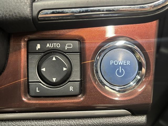 クラウンハイブリッド ロイヤルサルーン　（禁煙車）（メーカーＨＤＤナビ）（クルーズコントロール）（コーナーセンサー）（電動リアサンシェード）（バックカメラ）（パワーシート）（シートヒーター）（ビルトインＥＴＣ）（純正１７インチＡＷ）（13枚目）