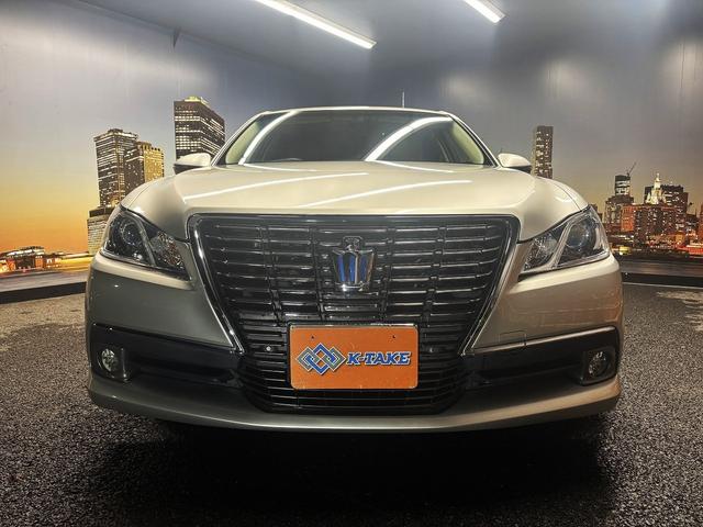 クラウンハイブリッド ロイヤルサルーン　（禁煙車）（メーカーＨＤＤナビ）（クルーズコントロール）（コーナーセンサー）（電動リアサンシェード）（バックカメラ）（パワーシート）（シートヒーター）（ビルトインＥＴＣ）（純正１７インチＡＷ）（19枚目）