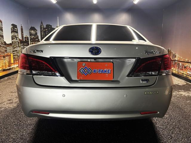 クラウンハイブリッド ロイヤルサルーン　（禁煙車）（メーカーＨＤＤナビ）（クルーズコントロール）（コーナーセンサー）（電動リアサンシェード）（バックカメラ）（パワーシート）（シートヒーター）（ビルトインＥＴＣ）（純正１７インチＡＷ）（20枚目）