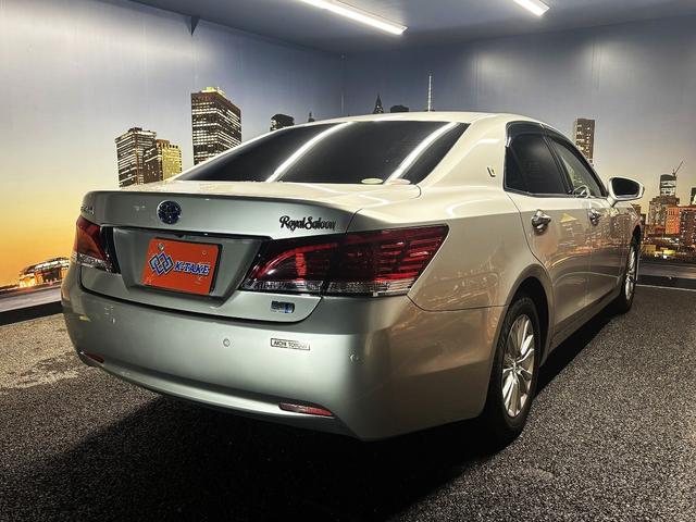 クラウンハイブリッド ロイヤルサルーン　（禁煙車）（メーカーＨＤＤナビ）（クルーズコントロール）（コーナーセンサー）（電動リアサンシェード）（バックカメラ）（パワーシート）（シートヒーター）（ビルトインＥＴＣ）（純正１７インチＡＷ）（23枚目）