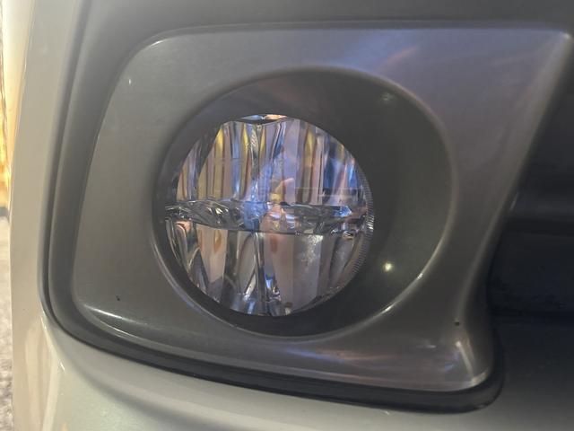 クラウンハイブリッド ロイヤルサルーン　（禁煙車）（メーカーＨＤＤナビ）（クルーズコントロール）（コーナーセンサー）（電動リアサンシェード）（バックカメラ）（パワーシート）（シートヒーター）（ビルトインＥＴＣ）（純正１７インチＡＷ）（26枚目）