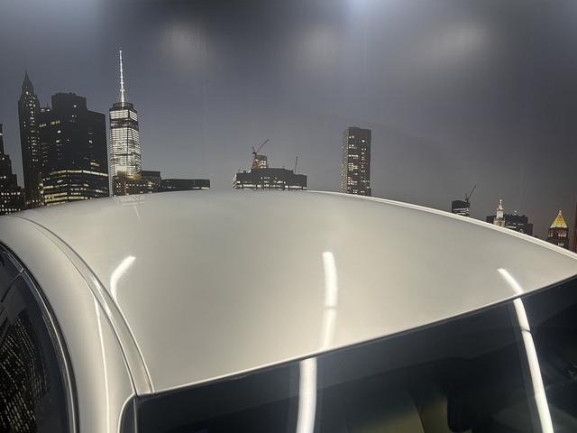 クラウンハイブリッド ロイヤルサルーン　（禁煙車）（メーカーＨＤＤナビ）（クルーズコントロール）（コーナーセンサー）（電動リアサンシェード）（バックカメラ）（パワーシート）（シートヒーター）（ビルトインＥＴＣ）（純正１７インチＡＷ）（30枚目）