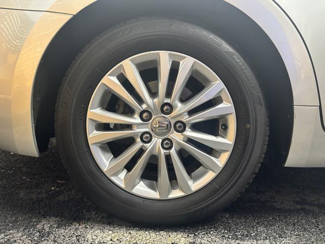 クラウンハイブリッド ロイヤルサルーン　（禁煙車）（メーカーＨＤＤナビ）（クルーズコントロール）（コーナーセンサー）（電動リアサンシェード）（バックカメラ）（パワーシート）（シートヒーター）（ビルトインＥＴＣ）（純正１７インチＡＷ）（31枚目）