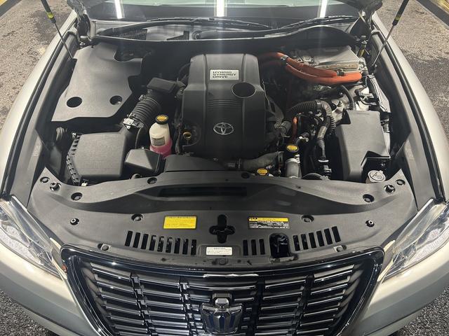 クラウンハイブリッド ロイヤルサルーン　（禁煙車）（メーカーＨＤＤナビ）（クルーズコントロール）（コーナーセンサー）（電動リアサンシェード）（バックカメラ）（パワーシート）（シートヒーター）（ビルトインＥＴＣ）（純正１７インチＡＷ）（32枚目）