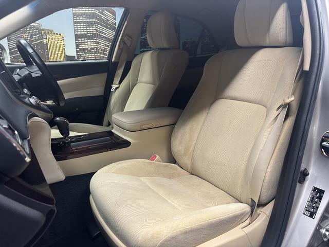 クラウンハイブリッド ロイヤルサルーン　（禁煙車）（メーカーＨＤＤナビ）（クルーズコントロール）（コーナーセンサー）（電動リアサンシェード）（バックカメラ）（パワーシート）（シートヒーター）（ビルトインＥＴＣ）（純正１７インチＡＷ）（34枚目）