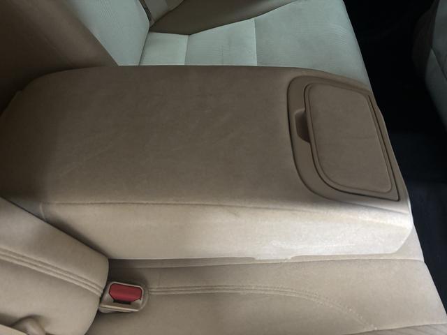 クラウンハイブリッド ロイヤルサルーン　（禁煙車）（メーカーＨＤＤナビ）（クルーズコントロール）（コーナーセンサー）（電動リアサンシェード）（バックカメラ）（パワーシート）（シートヒーター）（ビルトインＥＴＣ）（純正１７インチＡＷ）（36枚目）