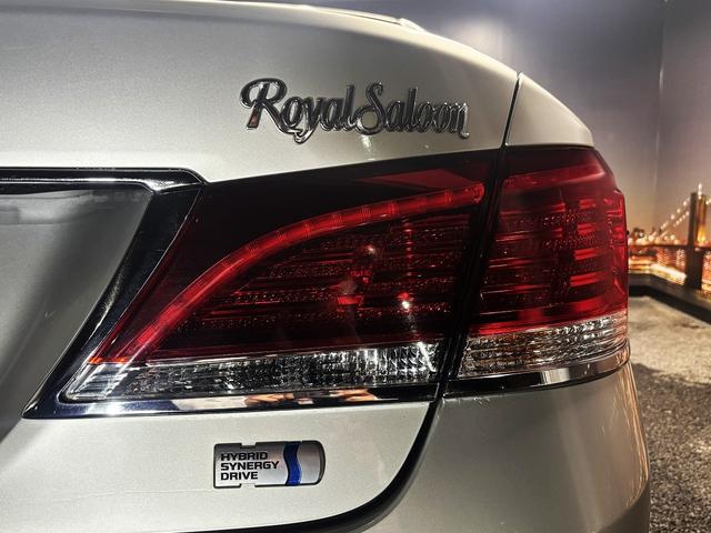 クラウンハイブリッド ロイヤルサルーン　（禁煙車）（メーカーＨＤＤナビ）（クルーズコントロール）（コーナーセンサー）（電動リアサンシェード）（バックカメラ）（パワーシート）（シートヒーター）（ビルトインＥＴＣ）（純正１７インチＡＷ）（41枚目）