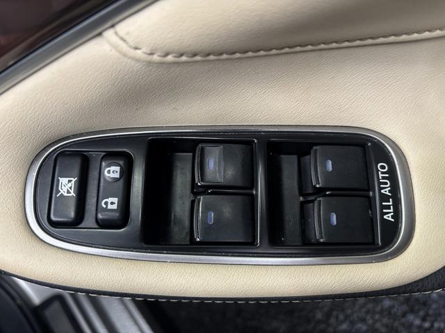 クラウンハイブリッド ロイヤルサルーン　（禁煙車）（メーカーＨＤＤナビ）（クルーズコントロール）（コーナーセンサー）（電動リアサンシェード）（バックカメラ）（パワーシート）（シートヒーター）（ビルトインＥＴＣ）（純正１７インチＡＷ）（45枚目）