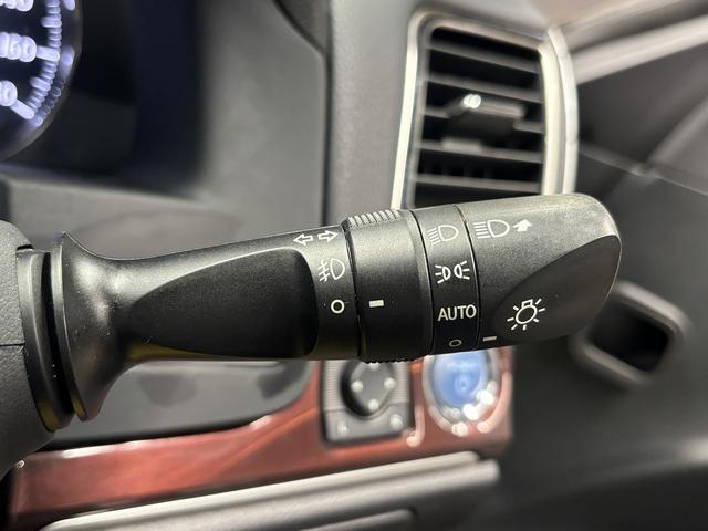 クラウンハイブリッド ロイヤルサルーン　（禁煙車）（メーカーＨＤＤナビ）（クルーズコントロール）（コーナーセンサー）（電動リアサンシェード）（バックカメラ）（パワーシート）（シートヒーター）（ビルトインＥＴＣ）（純正１７インチＡＷ）（51枚目）