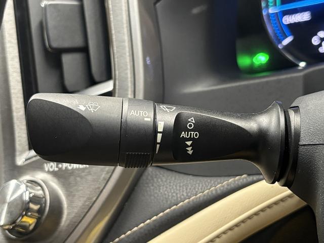 クラウンハイブリッド ロイヤルサルーン　（禁煙車）（メーカーＨＤＤナビ）（クルーズコントロール）（コーナーセンサー）（電動リアサンシェード）（バックカメラ）（パワーシート）（シートヒーター）（ビルトインＥＴＣ）（純正１７インチＡＷ）（52枚目）