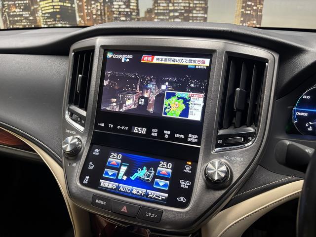 クラウンハイブリッド ロイヤルサルーン　（禁煙車）（メーカーＨＤＤナビ）（クルーズコントロール）（コーナーセンサー）（電動リアサンシェード）（バックカメラ）（パワーシート）（シートヒーター）（ビルトインＥＴＣ）（純正１７インチＡＷ）（56枚目）
