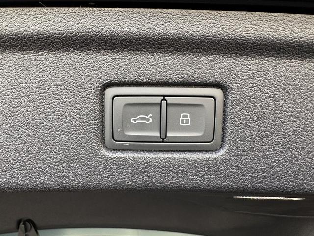 【パワートランククリッド】ワンタッチでバックドアが開き、閉める場合もワンタッチで操作可能で便利性ＵＰです☆運転席からも、スマートキーからの操作も可能です♪