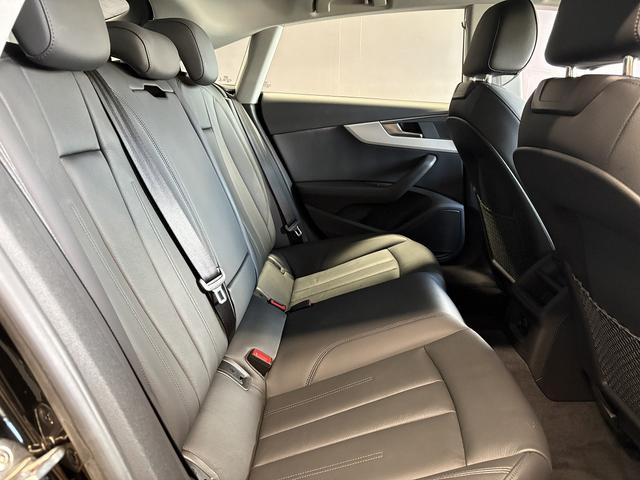 車内もキレイで嫌な臭いもありません☆気になる方は内装のスチームクリーナーも施工可能です♪