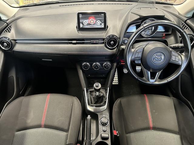 デミオ XDツーリング (禁煙車)(6速MT)(メーカーSDナビ)(クルコン)(LEDヘッドライト)(オートライト)(スマートキー)(フルセグ)(ETC)(Bluetoothオーディオ)(HUD)(純正16インチAW)(5枚目)