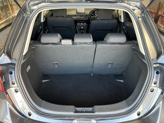 デミオ XDツーリング (禁煙車)(6速MT)(メーカーSDナビ)(クルコン)(LEDヘッドライト)(オートライト)(スマートキー)(フルセグ)(ETC)(Bluetoothオーディオ)(HUD)(純正16インチAW)(12枚目)