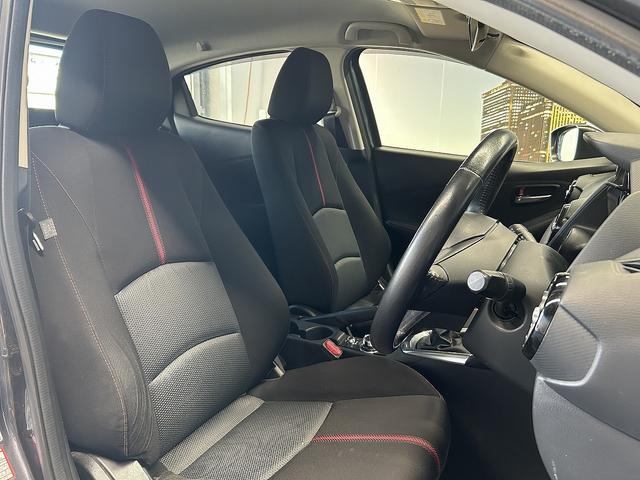 デミオ XDツーリング (禁煙車)(6速MT)(メーカーSDナビ)(クルコン)(LEDヘッドライト)(オートライト)(スマートキー)(フルセグ)(ETC)(Bluetoothオーディオ)(HUD)(純正16インチAW)(14枚目)