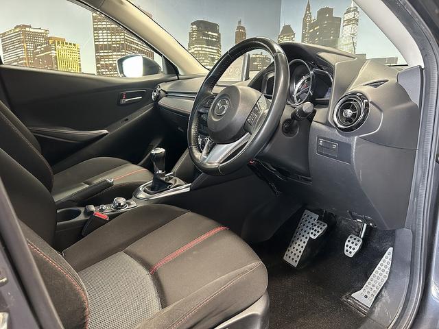 デミオ XDツーリング (禁煙車)(6速MT)(メーカーSDナビ)(クルコン)(LEDヘッドライト)(オートライト)(スマートキー)(フルセグ)(ETC)(Bluetoothオーディオ)(HUD)(純正16インチAW)(36枚目)