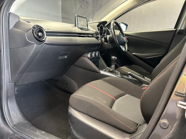 デミオ XDツーリング (禁煙車)(6速MT)(メーカーSDナビ)(クルコン)(LEDヘッドライト)(オートライト)(スマートキー)(フルセグ)(ETC)(Bluetoothオーディオ)(HUD)(純正16インチAW)(42枚目)