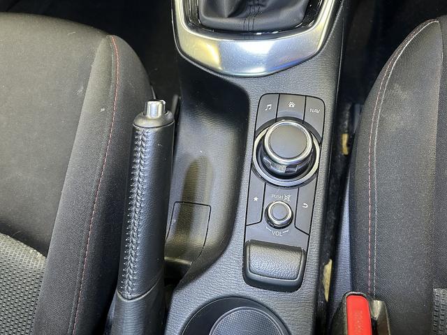 デミオ XDツーリング (禁煙車)(6速MT)(メーカーSDナビ)(クルコン)(LEDヘッドライト)(オートライト)(スマートキー)(フルセグ)(ETC)(Bluetoothオーディオ)(HUD)(純正16インチAW)(43枚目)