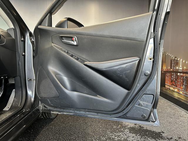 デミオ XDツーリング (禁煙車)(6速MT)(メーカーSDナビ)(クルコン)(LEDヘッドライト)(オートライト)(スマートキー)(フルセグ)(ETC)(Bluetoothオーディオ)(HUD)(純正16インチAW)(58枚目)