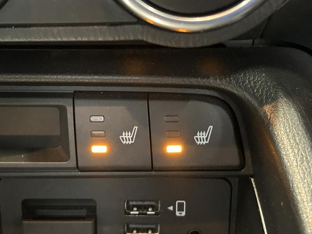 ロードスター Sレザーパッケージ (禁煙車)(黒本革)(メーカーSDナビ)(バックカメラ)(LEDヘッドライト)(スマートキー)(シートヒーター)(フルセグTV)(ビルトインETC)(パドルシフト)(BSM)(純正16インチAW)(11枚目)