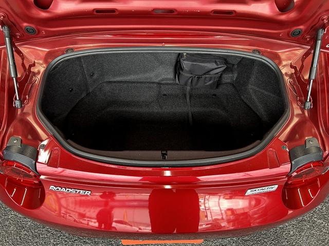 ロードスター Sレザーパッケージ (禁煙車)(黒本革)(メーカーSDナビ)(バックカメラ)(LEDヘッドライト)(スマートキー)(シートヒーター)(フルセグTV)(ビルトインETC)(パドルシフト)(BSM)(純正16インチAW)(15枚目)