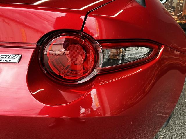 ロードスター Sレザーパッケージ (禁煙車)(黒本革)(メーカーSDナビ)(バックカメラ)(LEDヘッドライト)(スマートキー)(シートヒーター)(フルセグTV)(ビルトインETC)(パドルシフト)(BSM)(純正16インチAW)(33枚目)