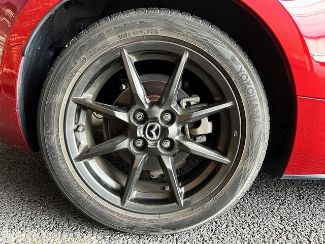 ロードスター Sレザーパッケージ (禁煙車)(黒本革)(メーカーSDナビ)(バックカメラ)(LEDヘッドライト)(スマートキー)(シートヒーター)(フルセグTV)(ビルトインETC)(パドルシフト)(BSM)(純正16インチAW)(50枚目)