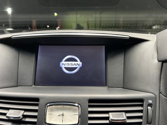 シーマ ハイブリッド 本革パッケージ(ワンオーナー)(黒本革)(サンルーフ)(メーカーナビ)(サイド・バックカメラ)(レーダークルーズ)(コーナーセンサー)(シートエアコン)(BOSE)(ETC)(純正18インチAW)(6枚目)