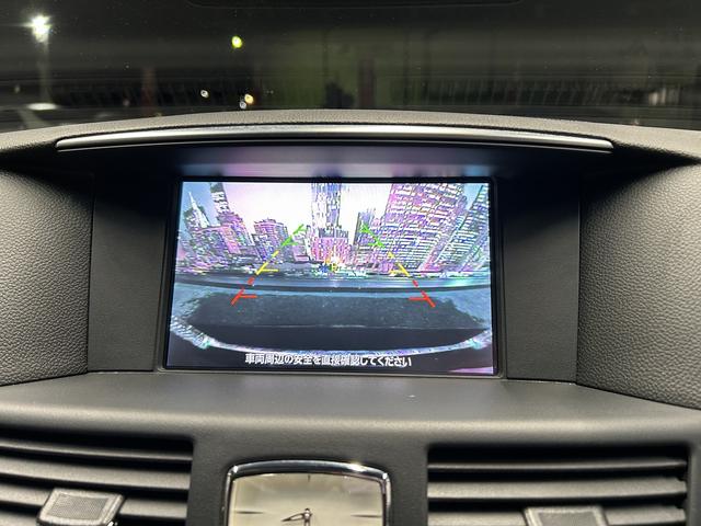 シーマ ハイブリッド 本革パッケージ(ワンオーナー)(黒本革)(サンルーフ)(メーカーナビ)(サイド・バックカメラ)(レーダークルーズ)(コーナーセンサー)(シートエアコン)(BOSE)(ETC)(純正18インチAW)(7枚目)